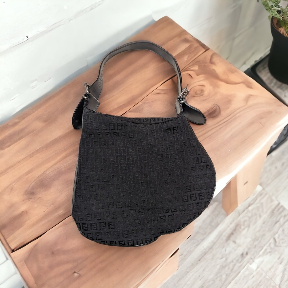 VTG Black Signature Oyster Bag by Fendi - Picture 1 of 7